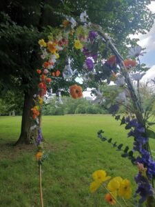 Bunter Traubogen im Park